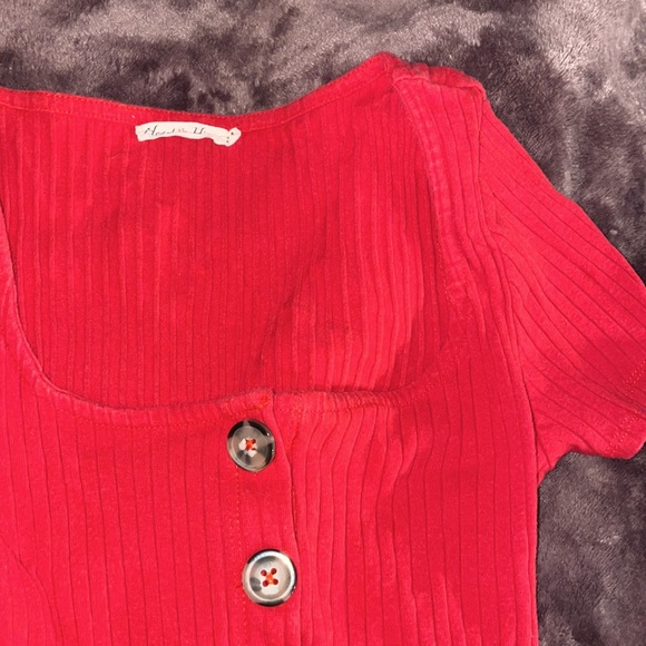 red button crop top - Picture 2 of 3